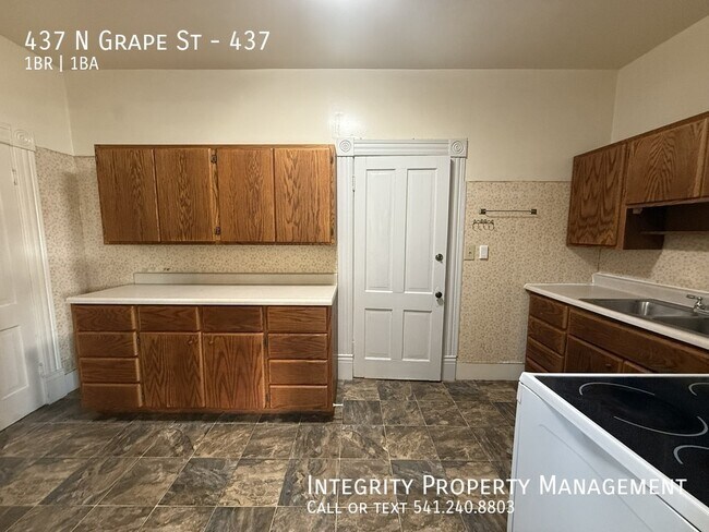 Building Photo - 437 N Grape St