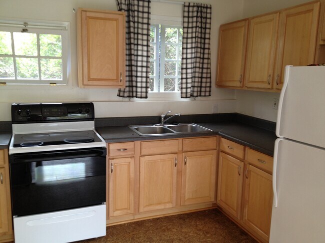 Building Photo - 4979 Randlett Dr