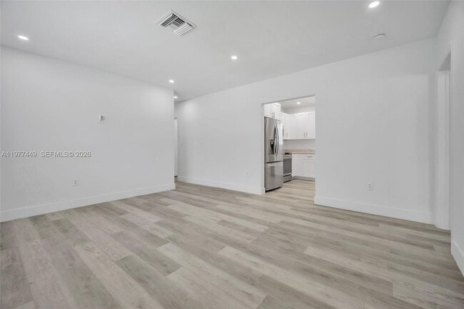 Building Photo - 1401 NE 152nd St