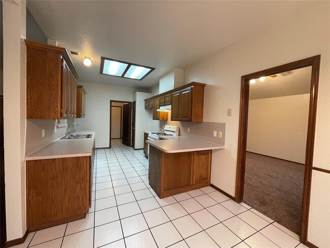 Building Photo - 621 Gyrfalcon Dr