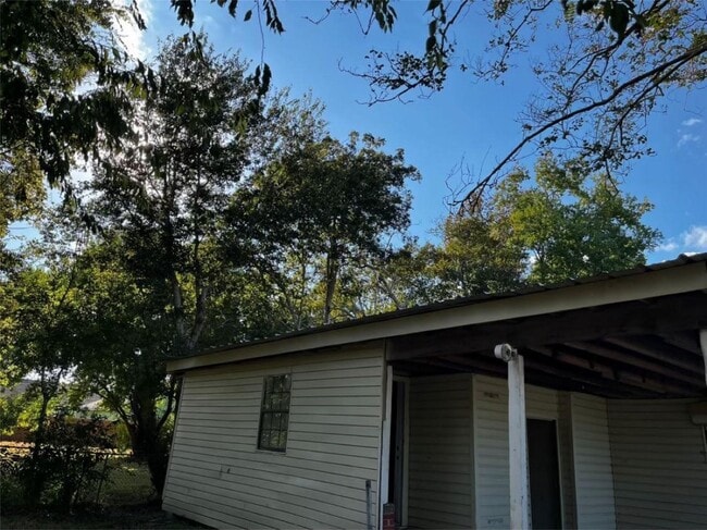 Building Photo - 1648 W Rev Dr Ransom Howard St