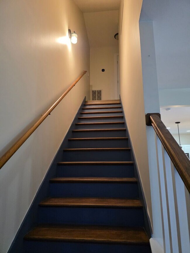 Building Photo - Large 3 Bedroom Townhouse in South Nashville