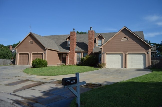 1400/1402 S Goebel Cir - Goebel Duplexes