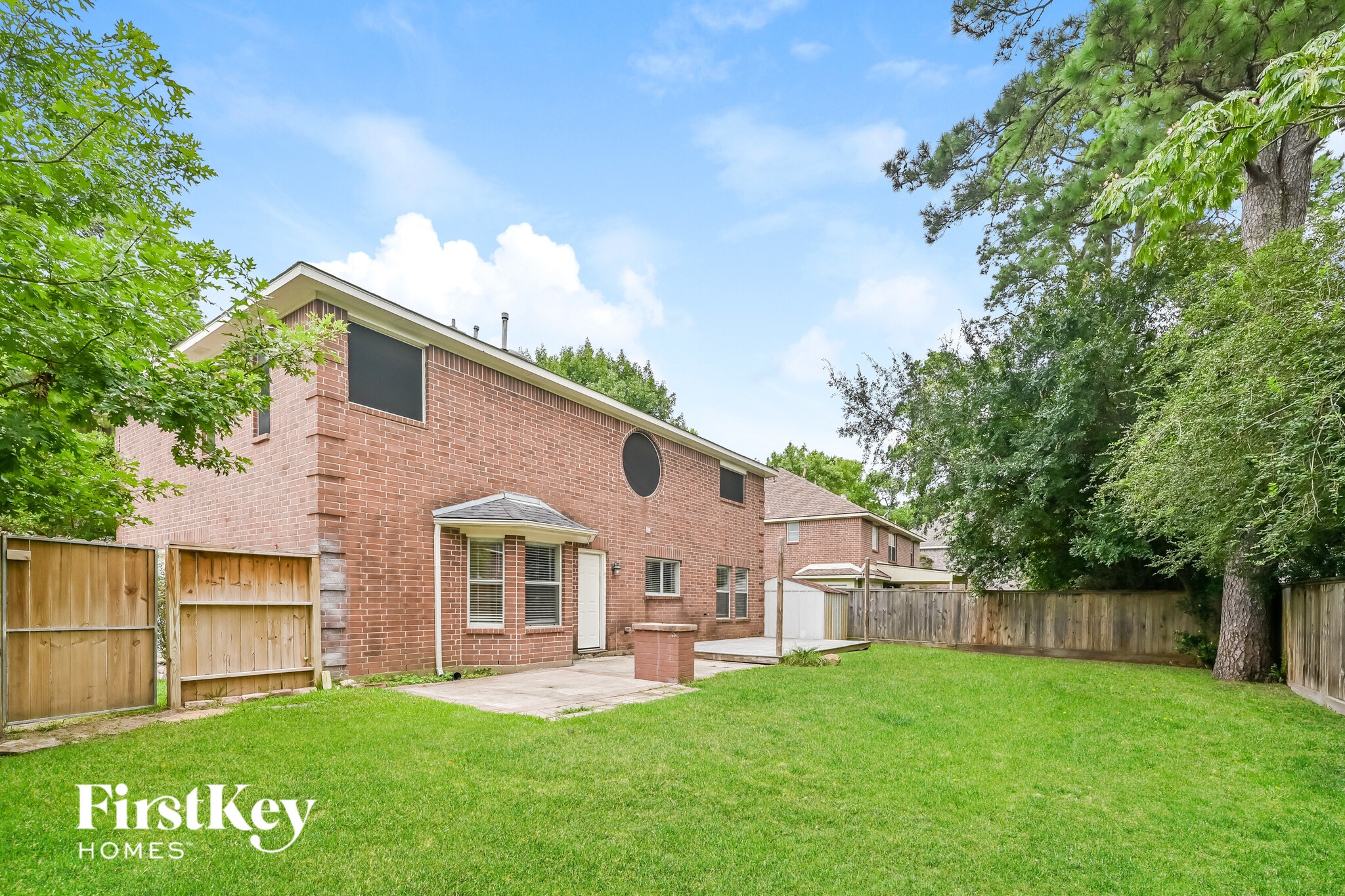 Building Photo - 1402 Green Tree Dr