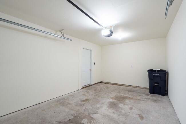 Building Photo - 2405-2407-2407 Northampton Dr
