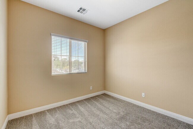 Building Photo - 1074 Fish Pond Ave
