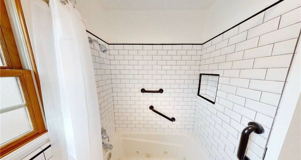 Building Photo - 7418 Farmdale Ave