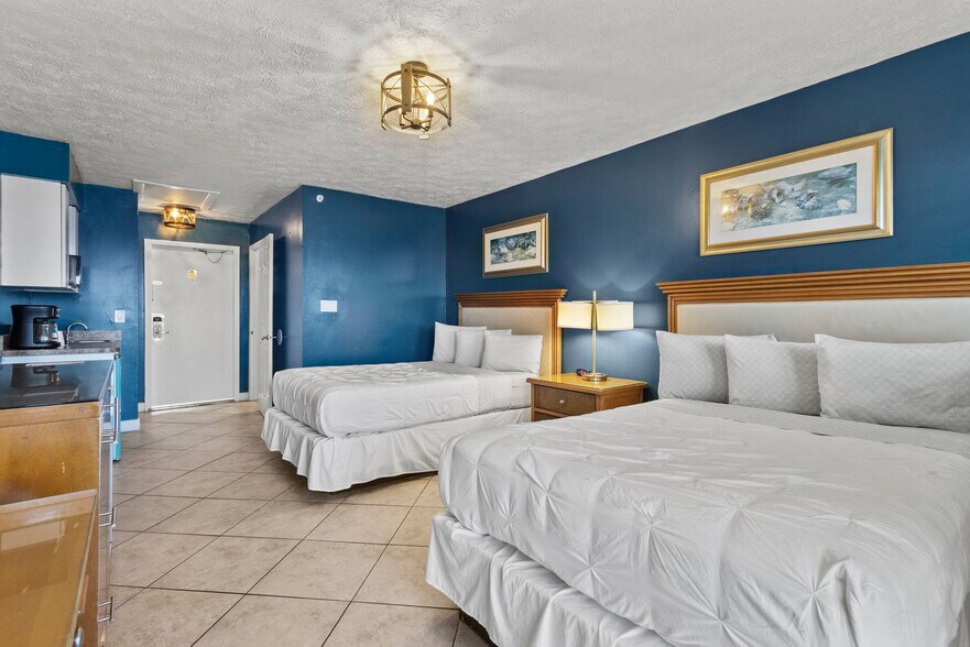Building Photo - 110 S Ocean Dr