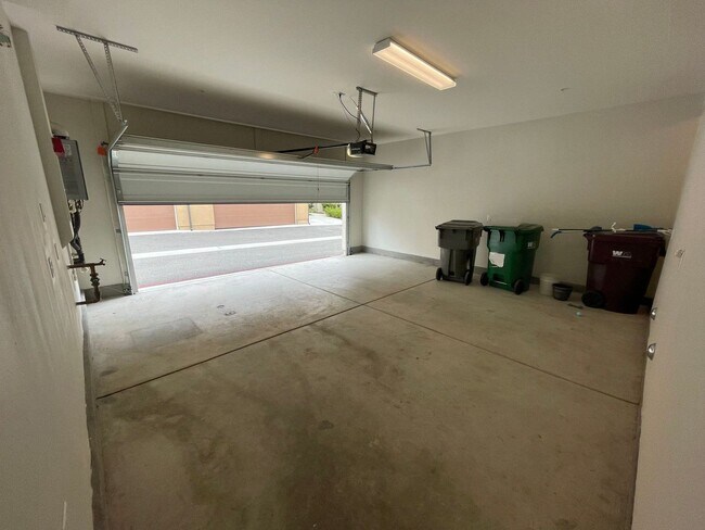 Building Photo - 35795 Landon Ln