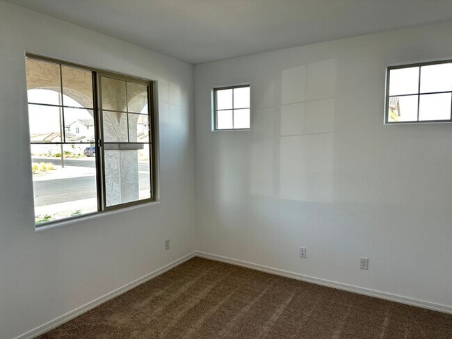 Building Photo - Fantastic 10 month new Taylor Morrison hom...