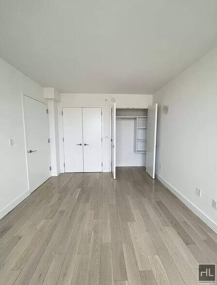 Building Photo - Gorgeous Rent Stabilized 1 bed spanning 700 sq feet - Heat, HW & Cooking gas included, DW Private...