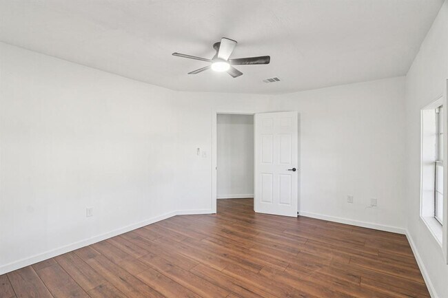 Building Photo - 385 Alta Vista Dr