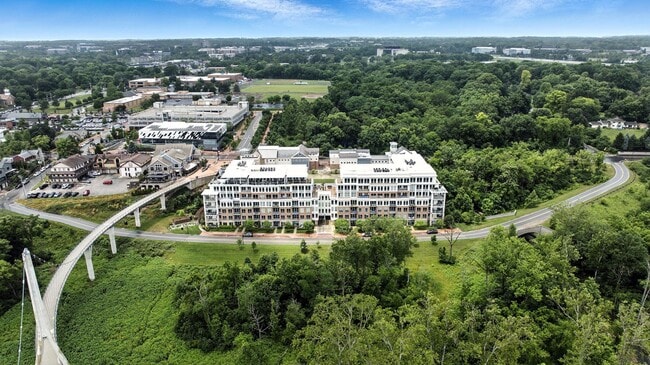 Building Photo - Luxury Condo in Dublin's Coveted Bridge Pa...