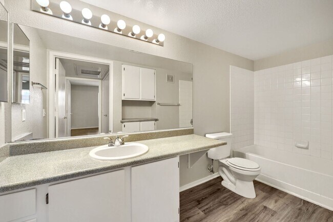 Building Photo - 555 E Silverado Ranch Blvd