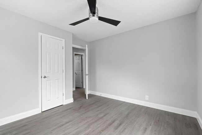 Building Photo - 3 Bedroom 2 Bath Renovated Pet Friendly Home For Rent!