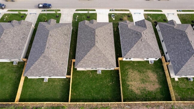 Building Photo - 1641 Lilyturf Rd