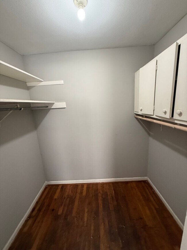 Building Photo - 215 McCormick St