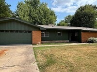 Building Photo - 121 Crestmont Ave