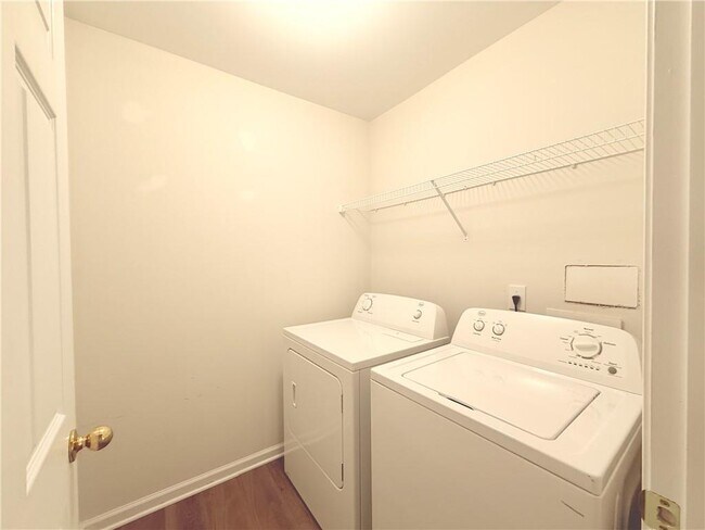 Building Photo - 1833 Willow Branch Ln