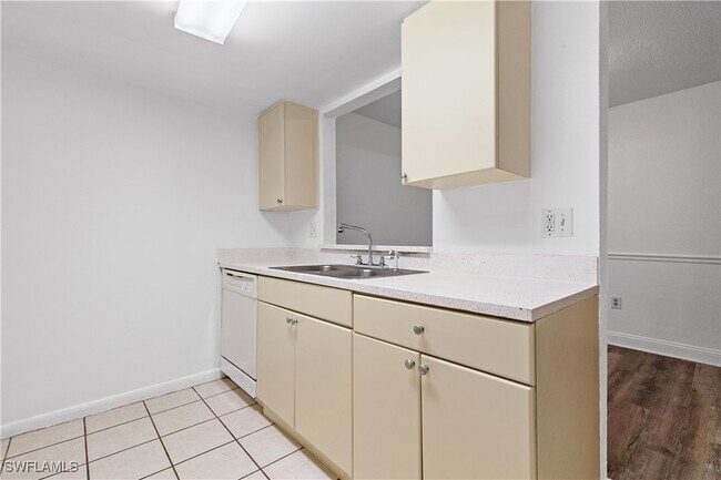 Building Photo - 12658 Kenwood Ln