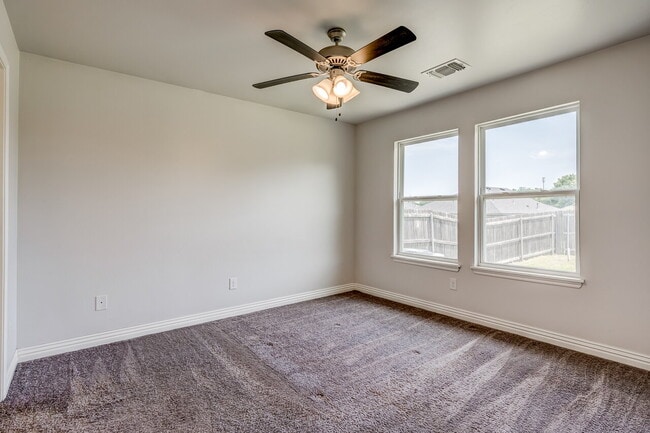 Building Photo - 3 Bedroom 2 Bath House for Lease!!