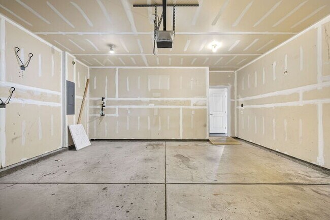 Building Photo - Charming 4-Bedroom Retreat with Cozy Fireplace in Fountain Inn