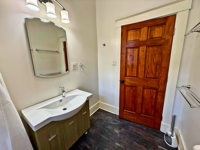 Building Photo - Beautifully Updated Historic Home in Midto...