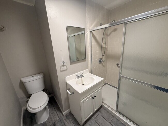 Building Photo - 3525 N Fontana Ave