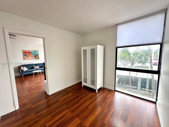 Building Photo - 3675 N Country Club Dr