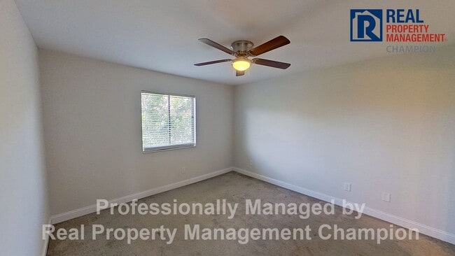 Building Photo - Beautiful Upper-Level Condo with Convenient Mid-Town Location