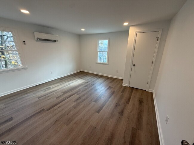 Building Photo - 173 US-46