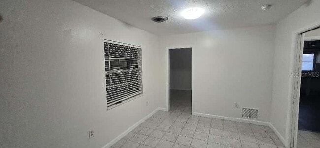 Building Photo - 401 Skylark Ln NW