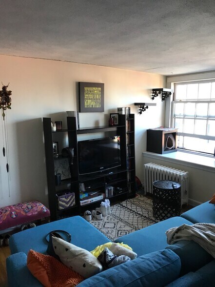 Building Photo - 4 Joy St