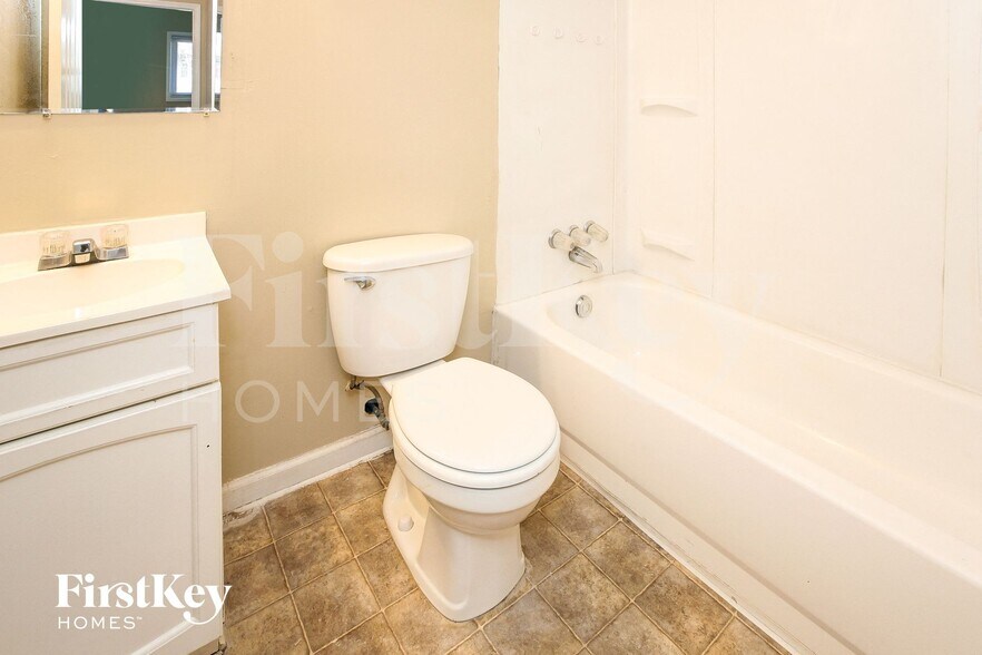 Building Photo - 8209 E 37th Pl