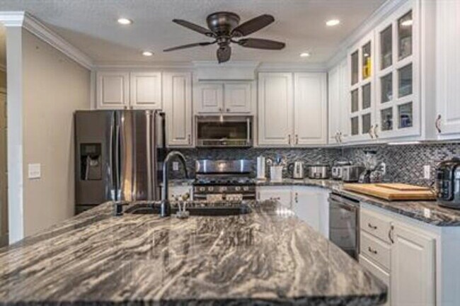 Building Photo - 805 Barnell Dr