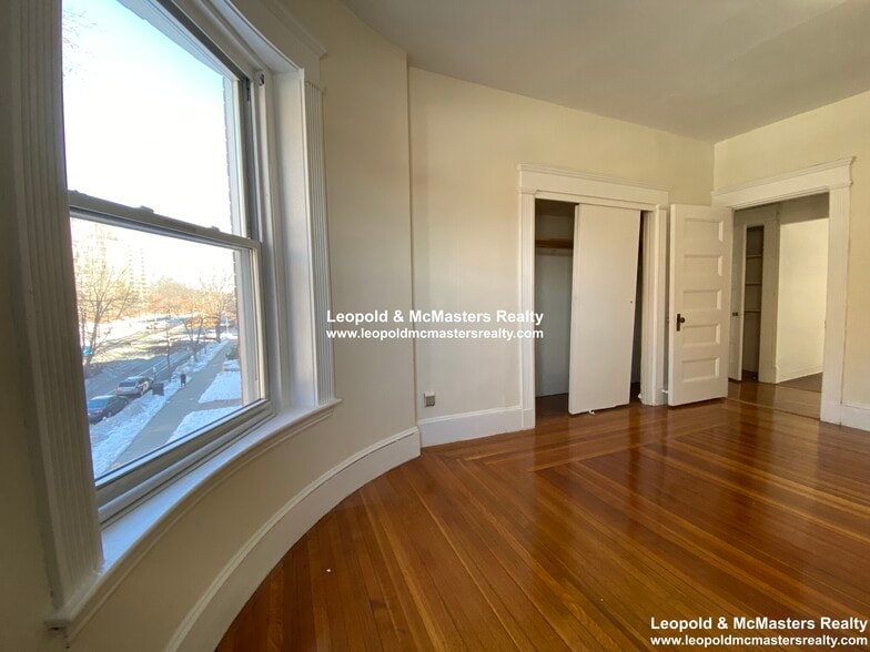 Building Photo - 1695 Beacon St