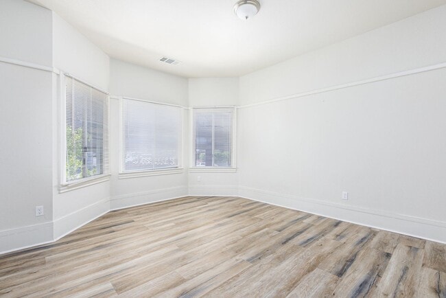 Building Photo - 1446 1st Ave