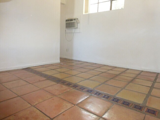 Building Photo - 1 Bedroom/1 Bath home in Tempe for Rent