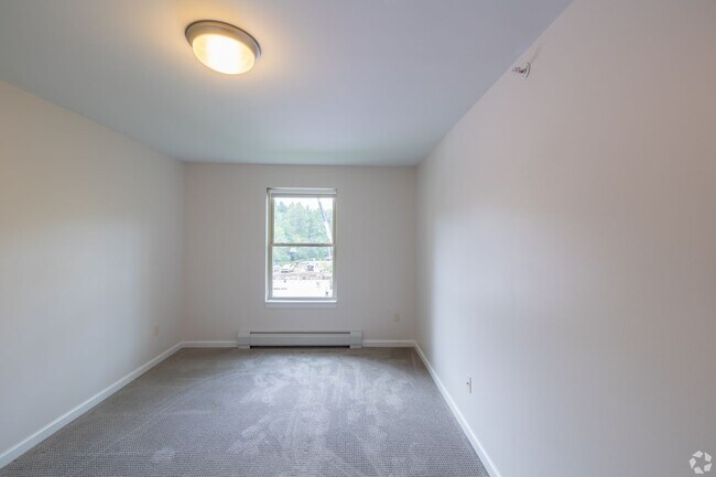 Building Photo - Large 2 Bedroom and 2 Bath Apartment Avail...