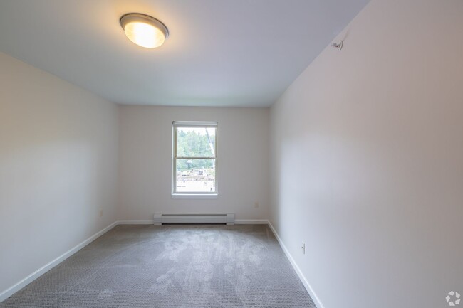 Building Photo - Large 2 Bedroom and 2 Bath Apartment Comin...