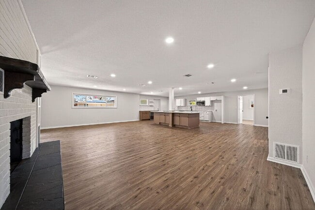 Building Photo - 192 Oriole Dr