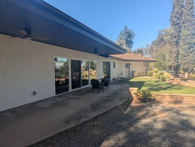 Building Photo - 3 Bed - 2 Bath House with Solar & Mountain...