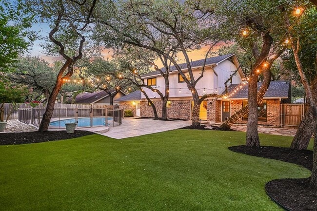 Building Photo - 11210 Deadoak Ln