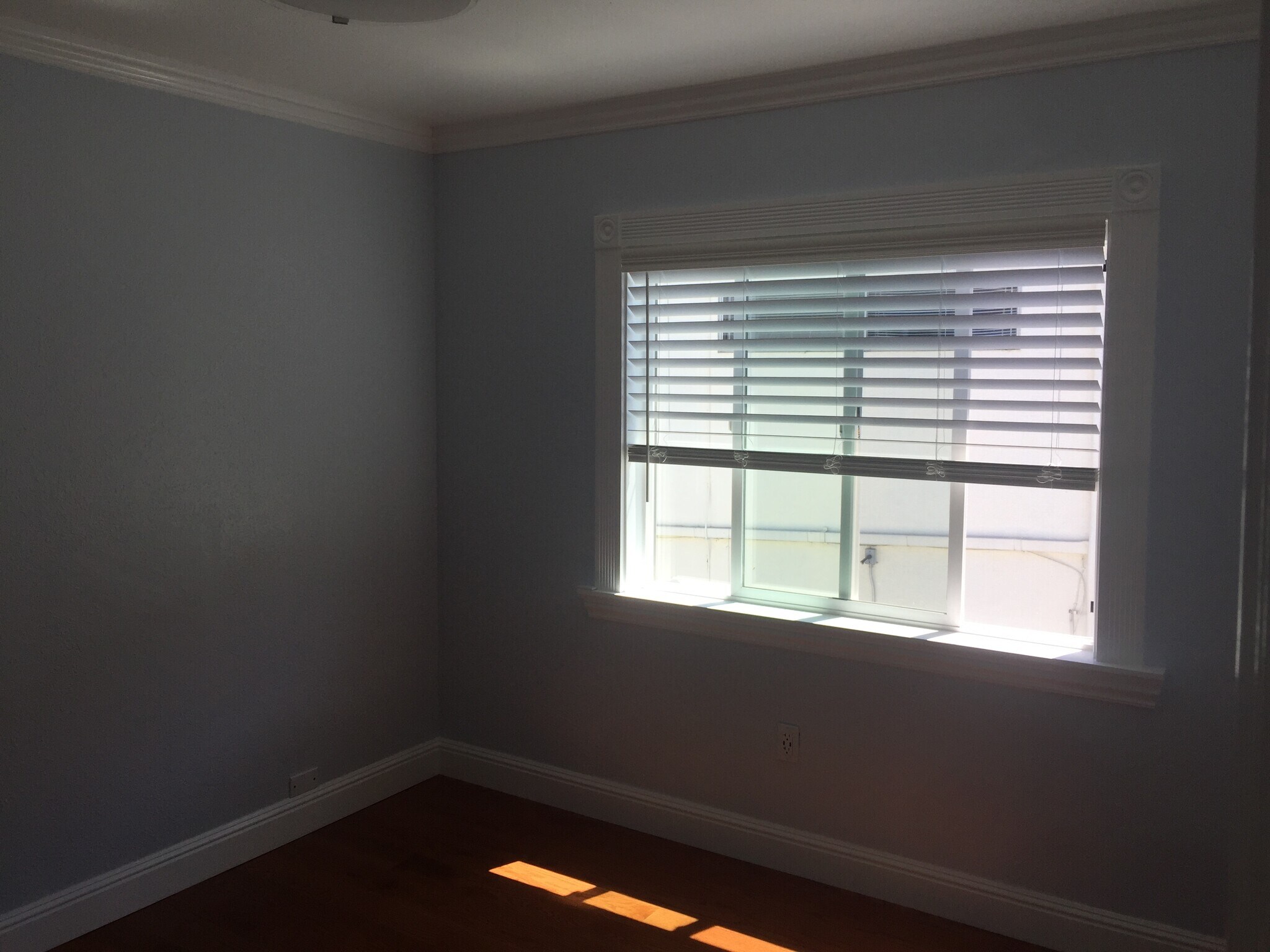 room 2 - 2110 Spaulding Ave
