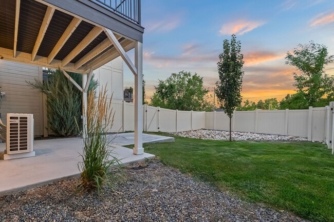 Building Photo - Boise Bench 3bd/2bd Townhome with VIEWS of...