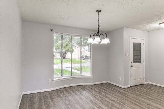 Building Photo - 21335 Park Mt Dr