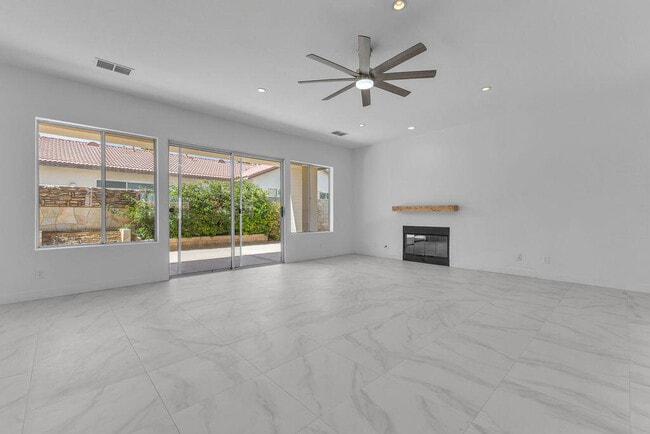 Building Photo - 74613 Waterlily Cir