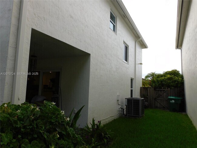 Building Photo - 14271 SW 150th Ave