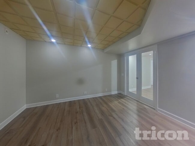 Building Photo - 5004 Woodstock St