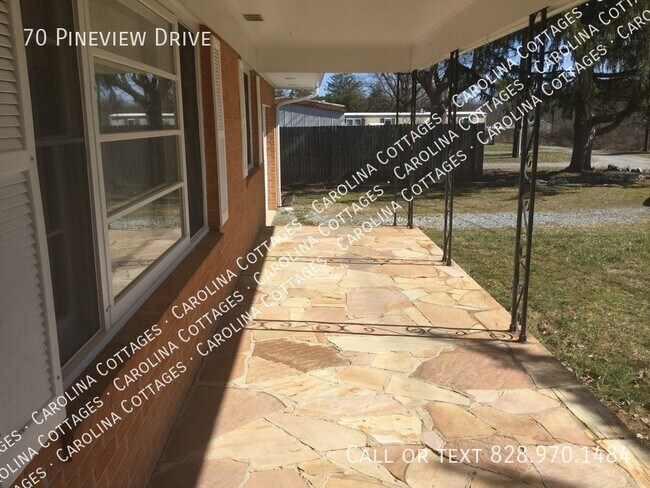 Building Photo - 70 Pine View Dr